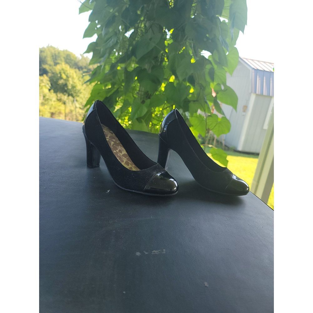 Lifestride Simply Comfort black patent‎ leather and suede heels